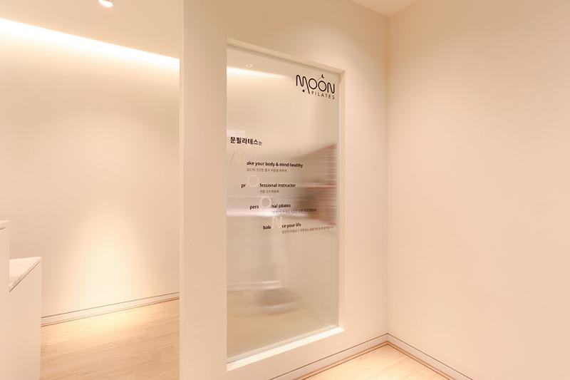 简约时尚的 34 平米办公空间设计-6