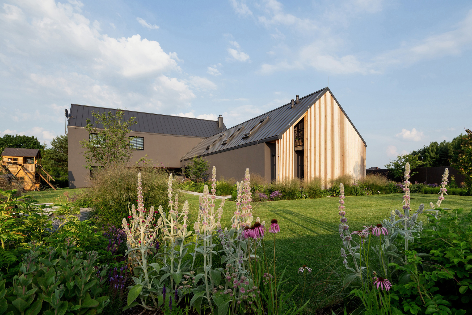 灰色房子丨RS+ Robert Skitek-33