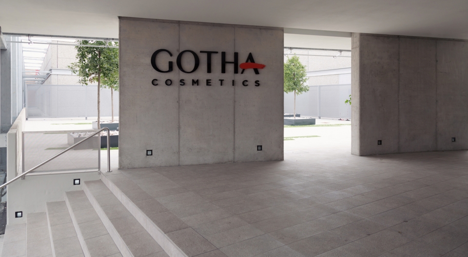 意大利 Gotha 化妆品公司总部，iarchitects 打造黑白对比的现代空间-13