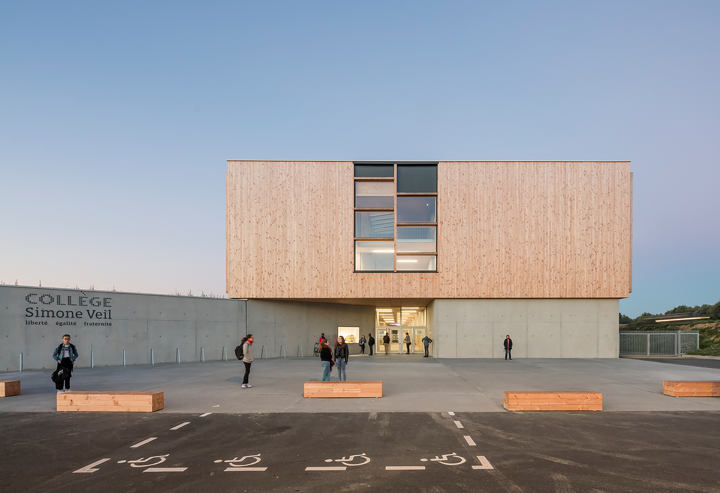 法国兰巴勒学院-25