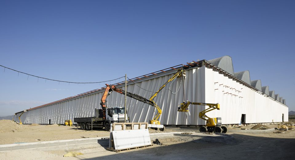 西班牙旧工厂翻新,韵律几何新风貌-16