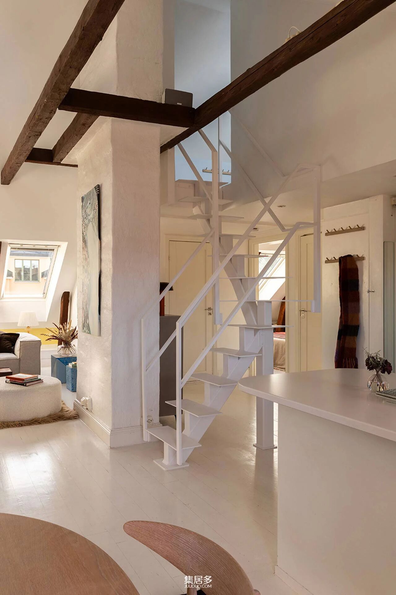 卡尔松的空中乐园:斯德哥尔摩一座洒满光的阁楼公寓丨瑞典斯德哥尔摩-23