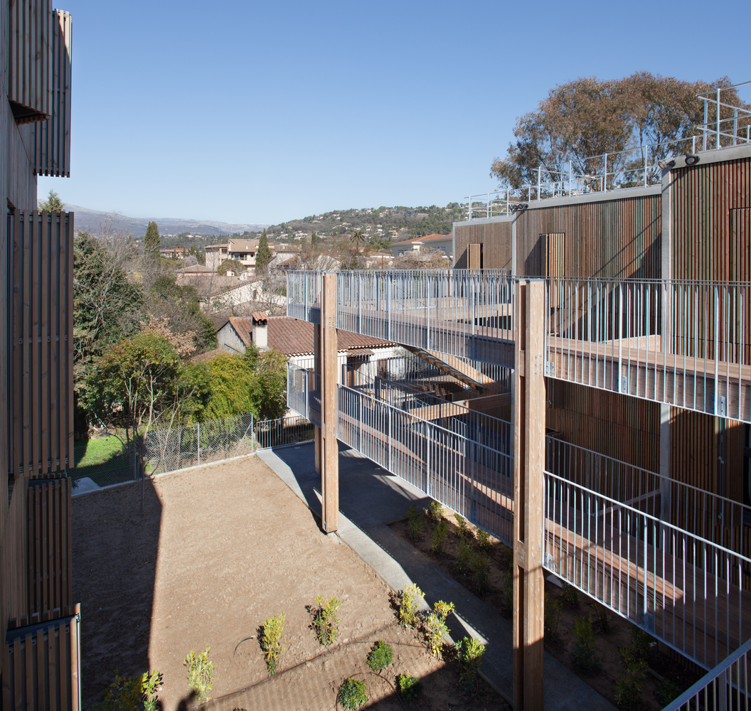 融合绿意的法国 Mouans·Sartou· 社会住宅与商铺设计-26