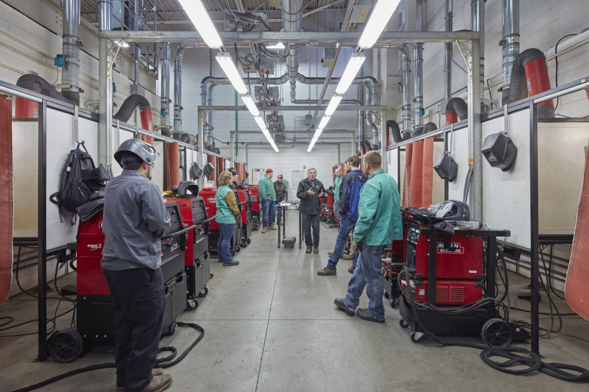 兰辛社区学院制造业卓越中心-12