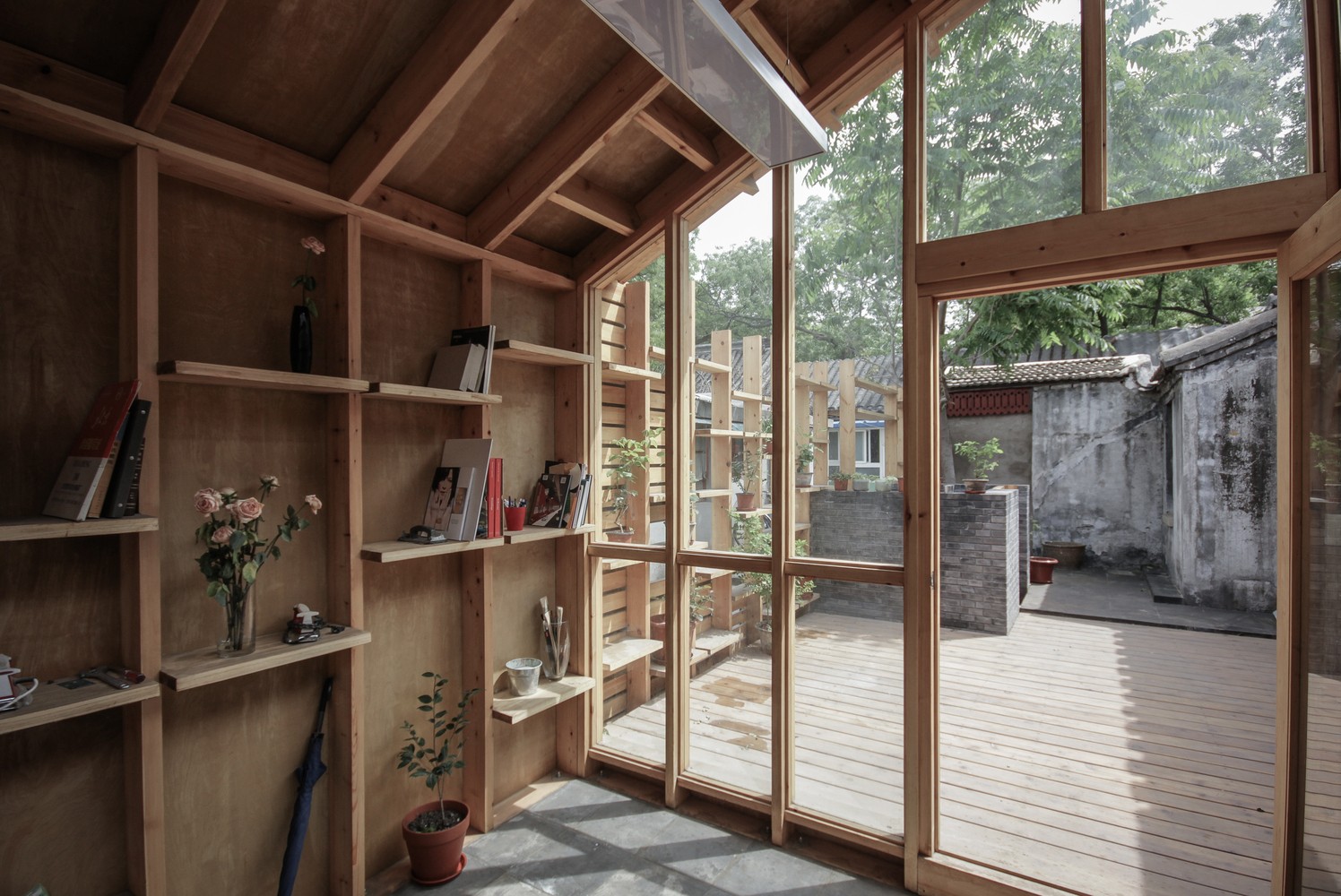 胡同画室——墙体像素化，木架结构打造连续统一视觉效果-3