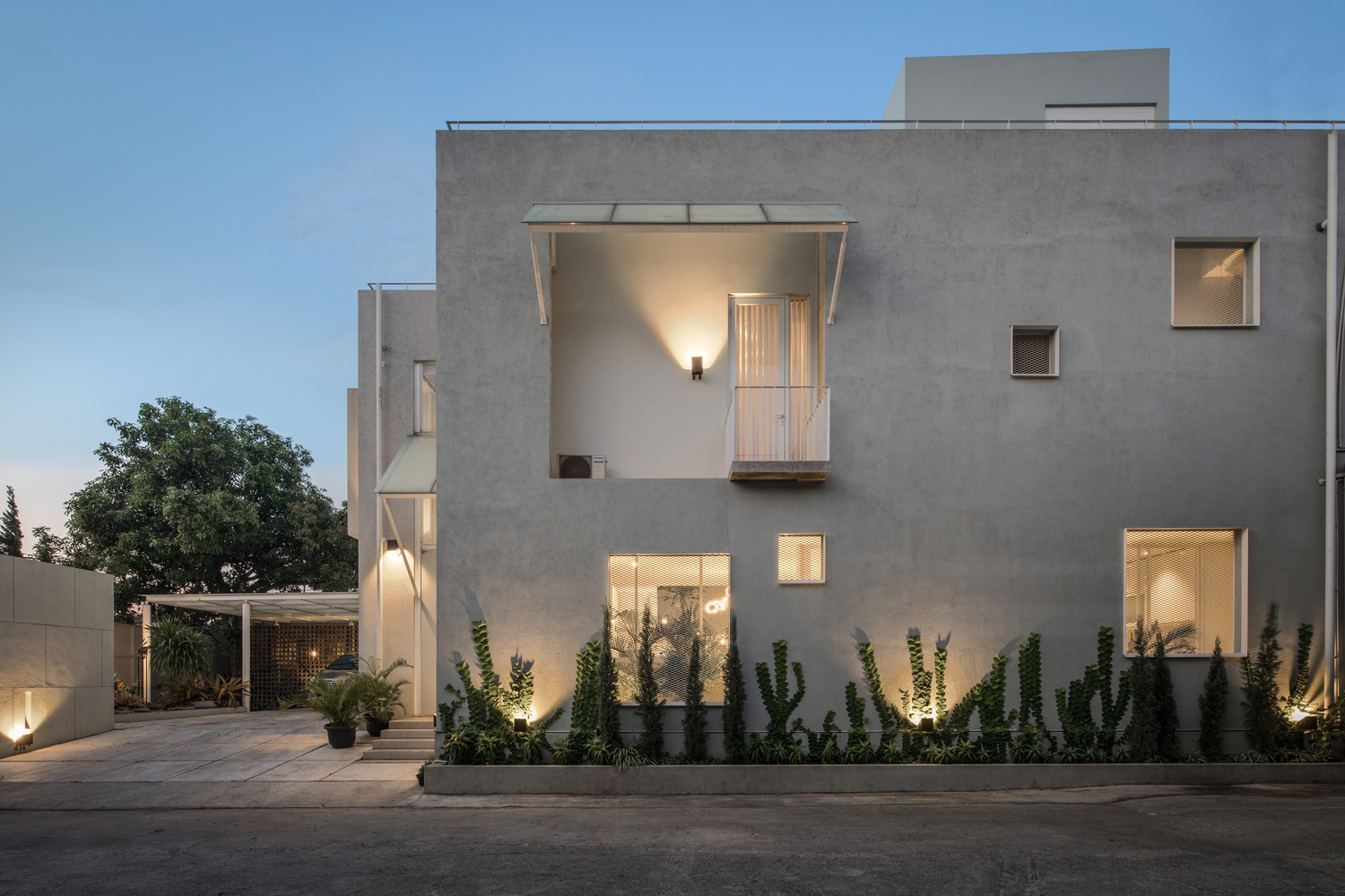 私密而明亮 | 印尼 Cube House 的现代设计-9