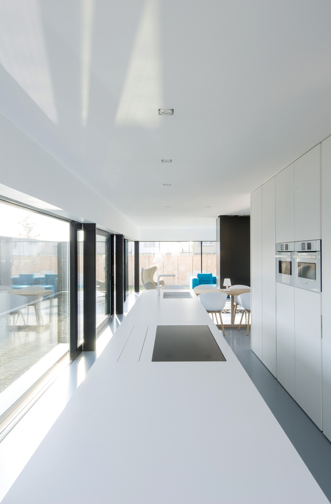 比利时小地块上的现代木构住宅-55