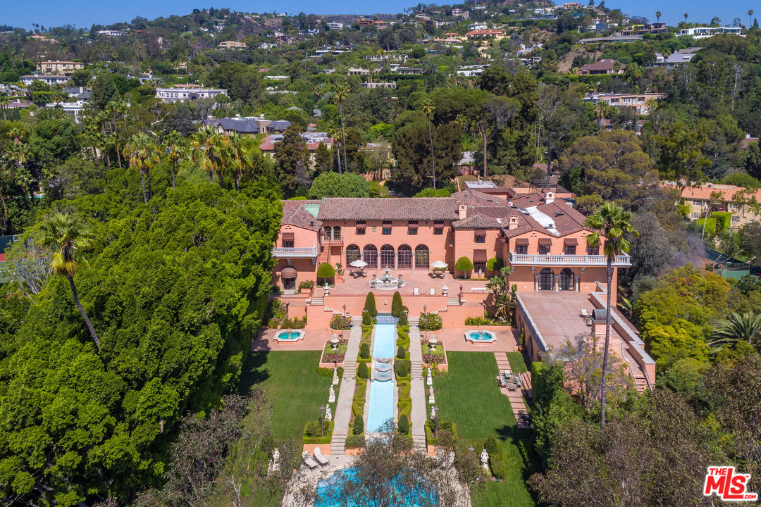 Beverly Hills Homes are Luxurious, Beautiful -- and Expensive-13