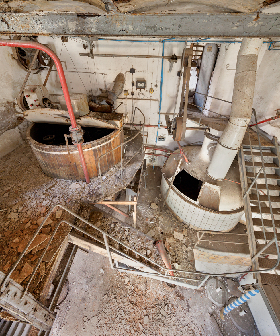 废弃酒厂重生,酒店设计演绎复古工业风-19