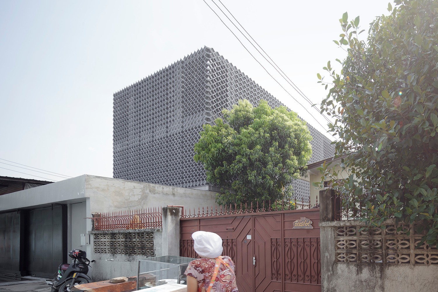 泰国镂空混凝土砖住宅-1