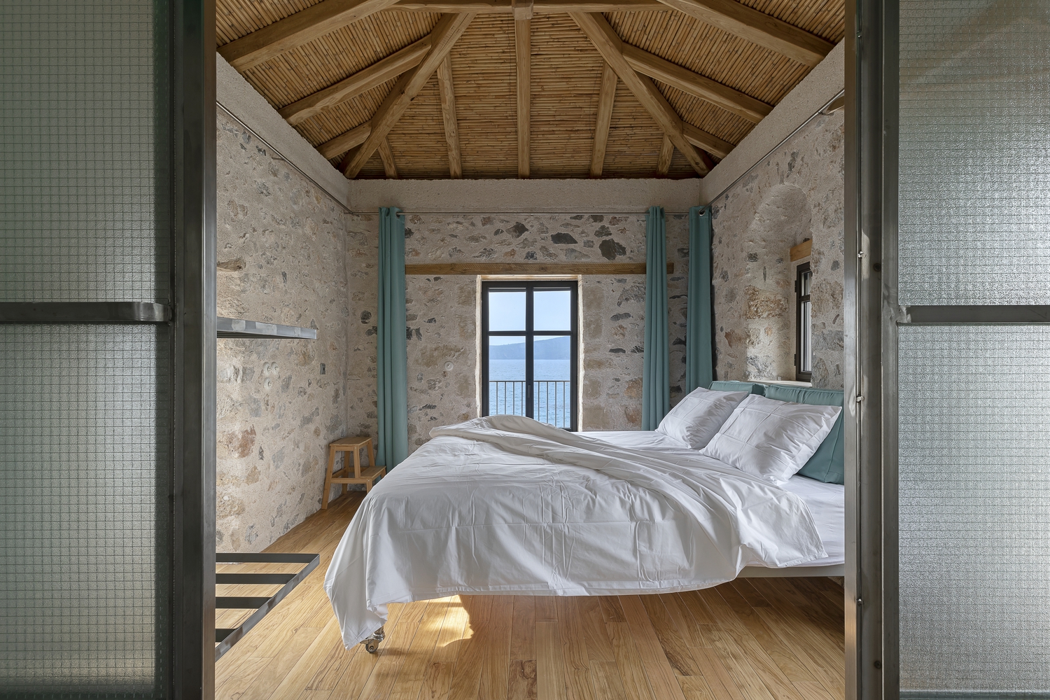 希腊 Kardamili 海滨历史建筑的现代重生丨Etsi Architects-34