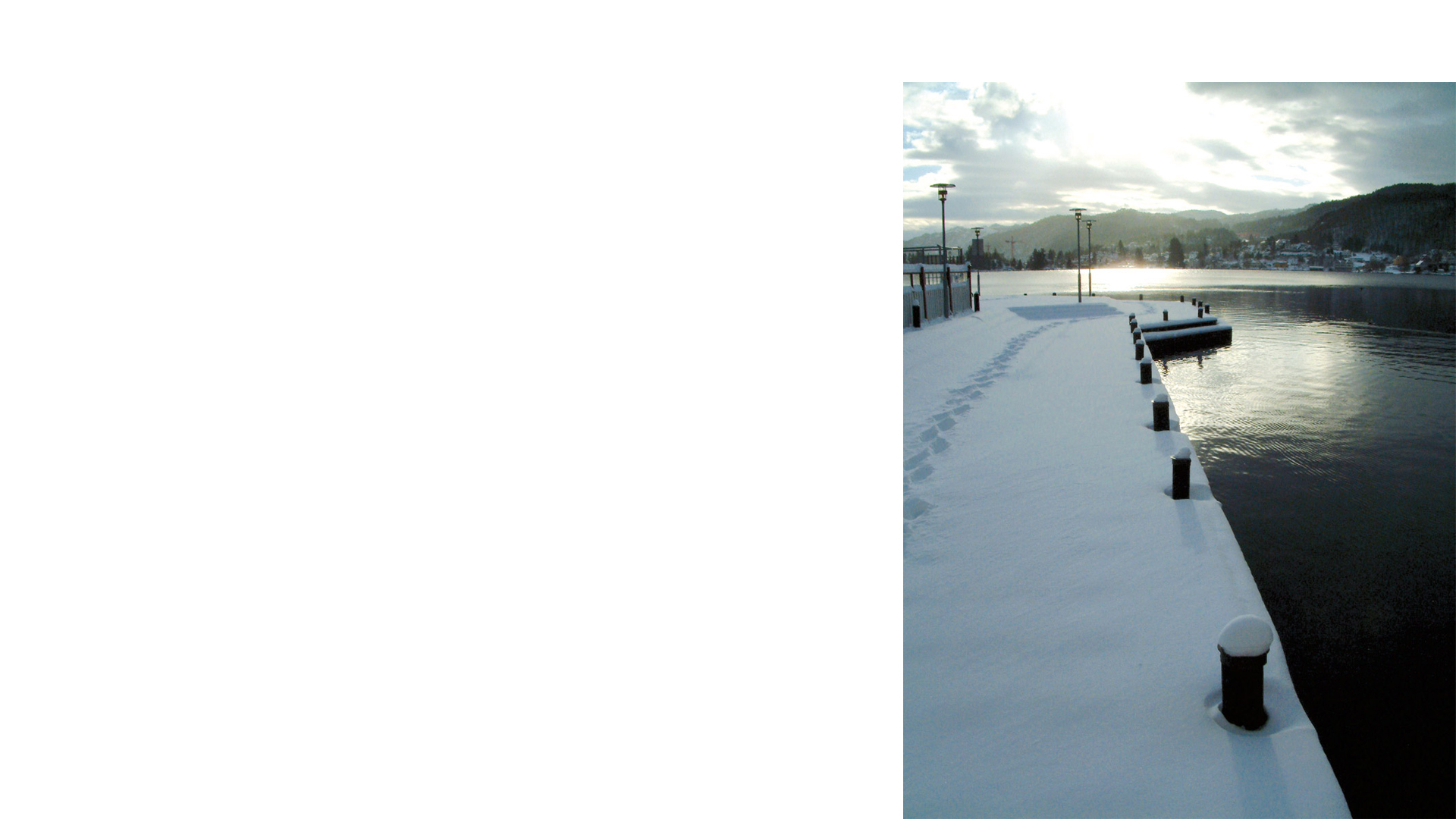 弗莱克菲尤尔文化中心

注：Flekkefjord是挪威的一个地名，直译为弗莱克菲尤尔 ；Kulturhus在挪威语里是文化中心文化之家的意思  丨挪威丨Keith Williams Architects-15