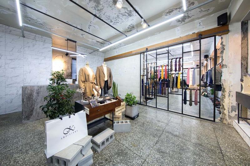 光之点睛，极简空灵的时尚店铺设计-8