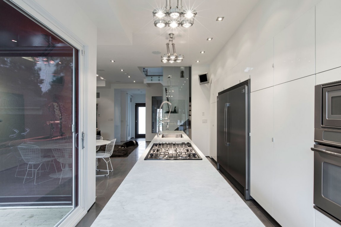 多伦多“Totem House” 行家收藏品展示的现代住宅-14