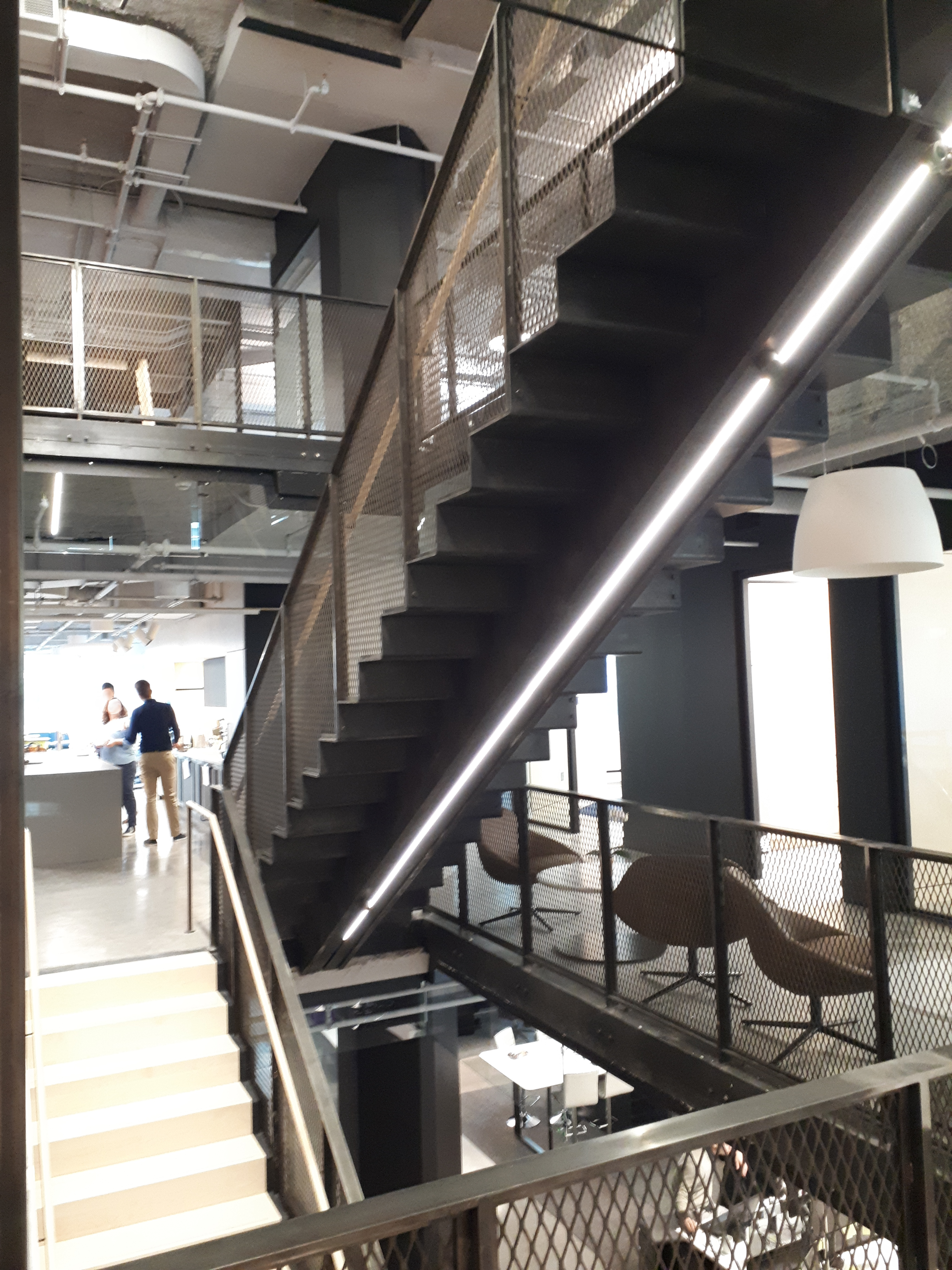 多伦多四层高楼开放式办公室的钢结构楼梯设计-11