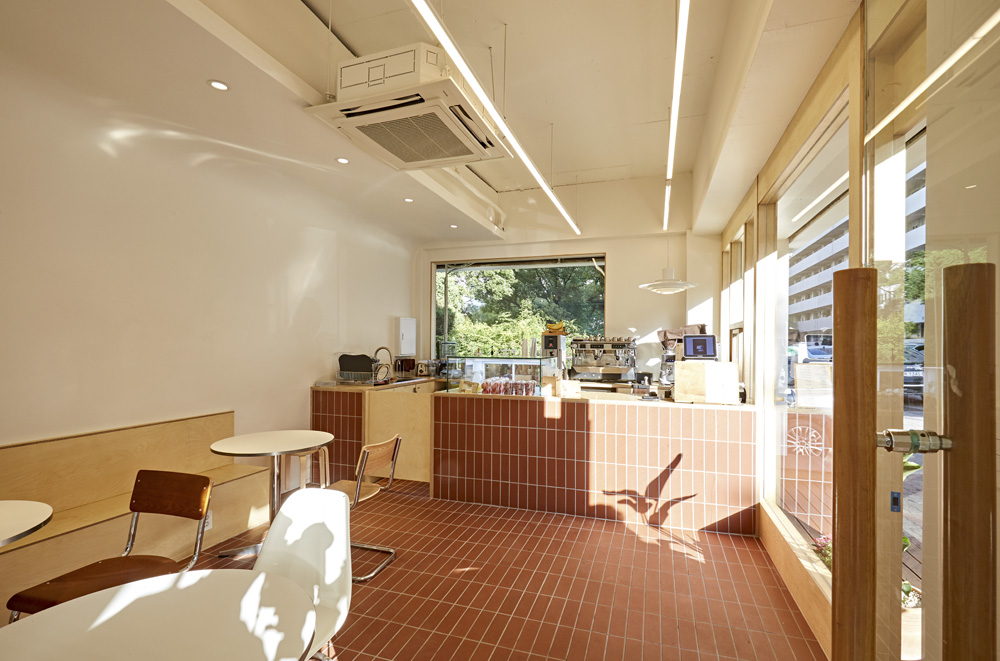 "白色木屋咖啡厅 | 温馨而时尚的设计"-6