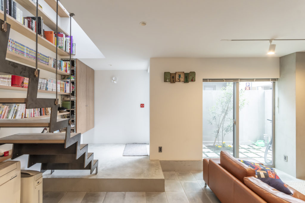 土地の記憶を継承しつつ街とつながる街と家族がほどよい距離感でつながって暮らす | Architecture | 100%LiFE-15