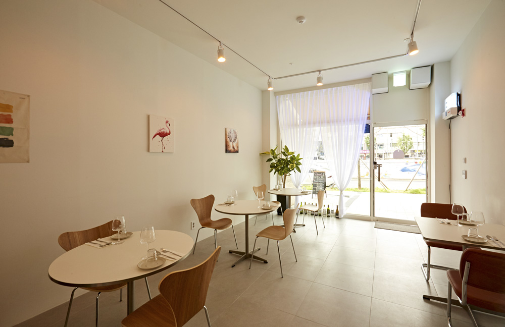 13 平小空间，白色与木色调的精致设计-7