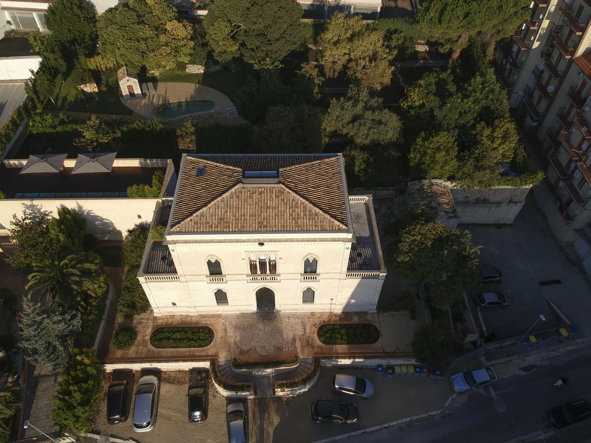 意大利修复古堡别墅,新旧对话的光影空间-11