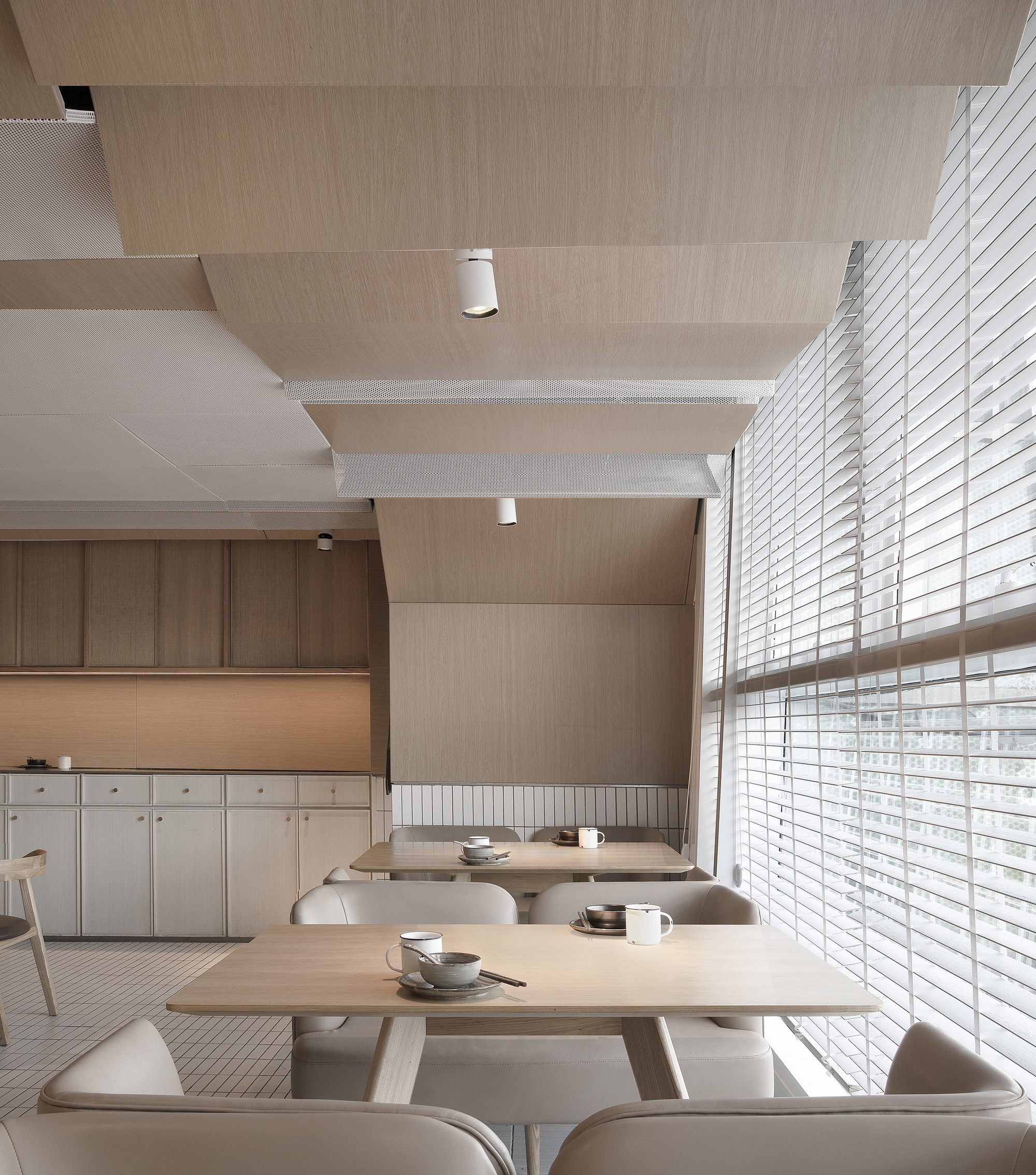 Goose Hut Home Bistro / Golucci Interior Architects-29