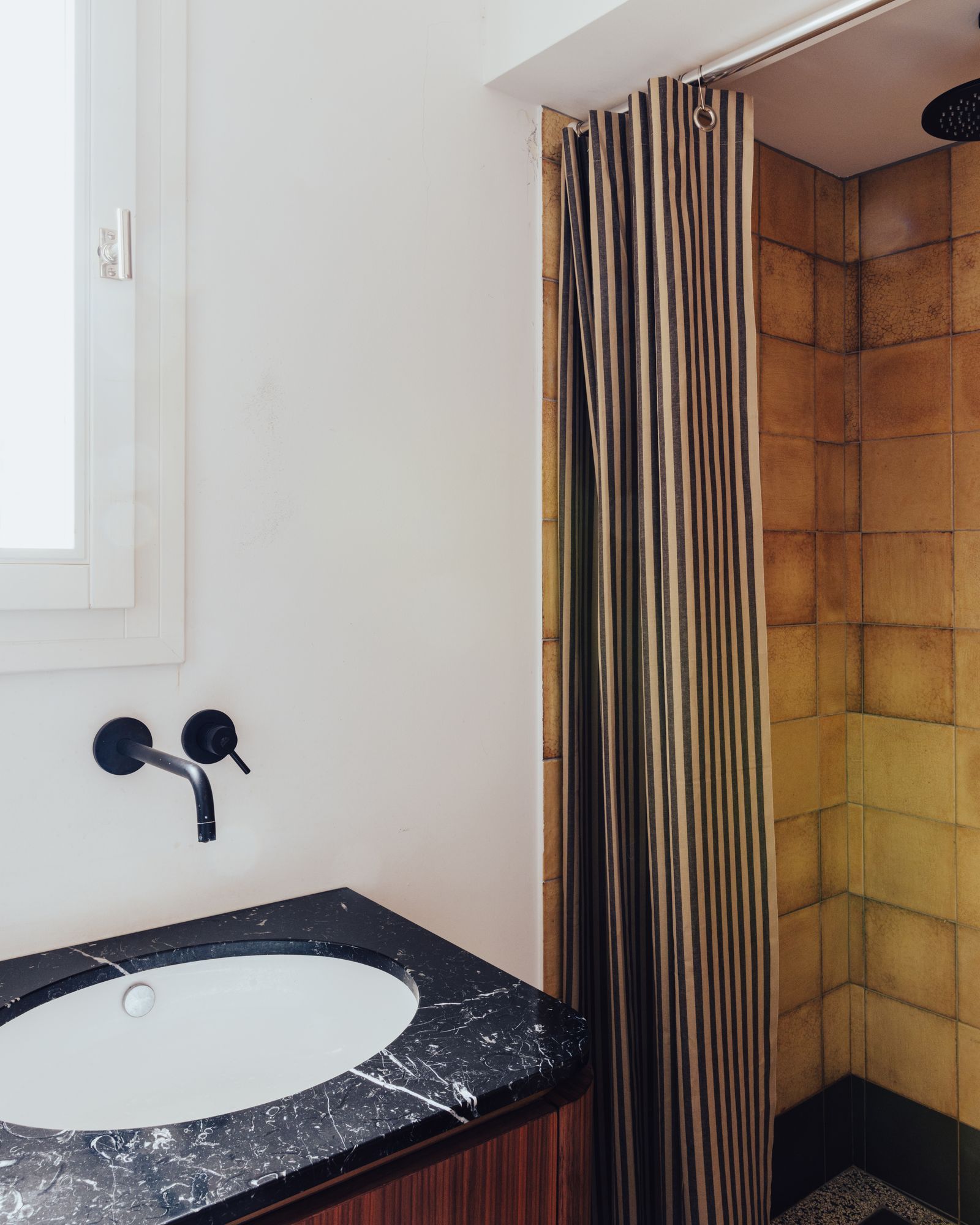 威尼斯昏暗小公寓改造为明亮通风住宅丨意大利-42