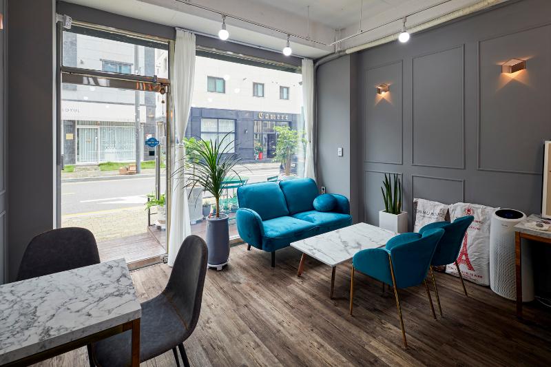 12 坪舒适现代甜品咖啡厅设计-5