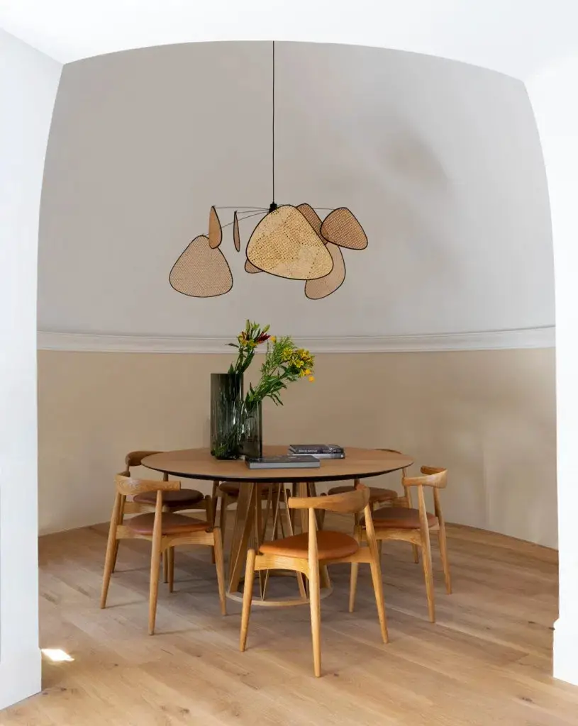 巴塞罗那古典建筑中的现代顶层公寓-11