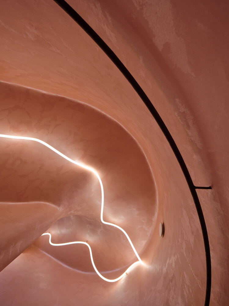 尊重原貌现代复兴为庭院式画廊注入活力的公寓楼设计丨意大利布拉丨戈者设计,Plus One Architects工作室-26