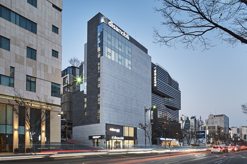 首尔家具街上的无窗展览中心-31