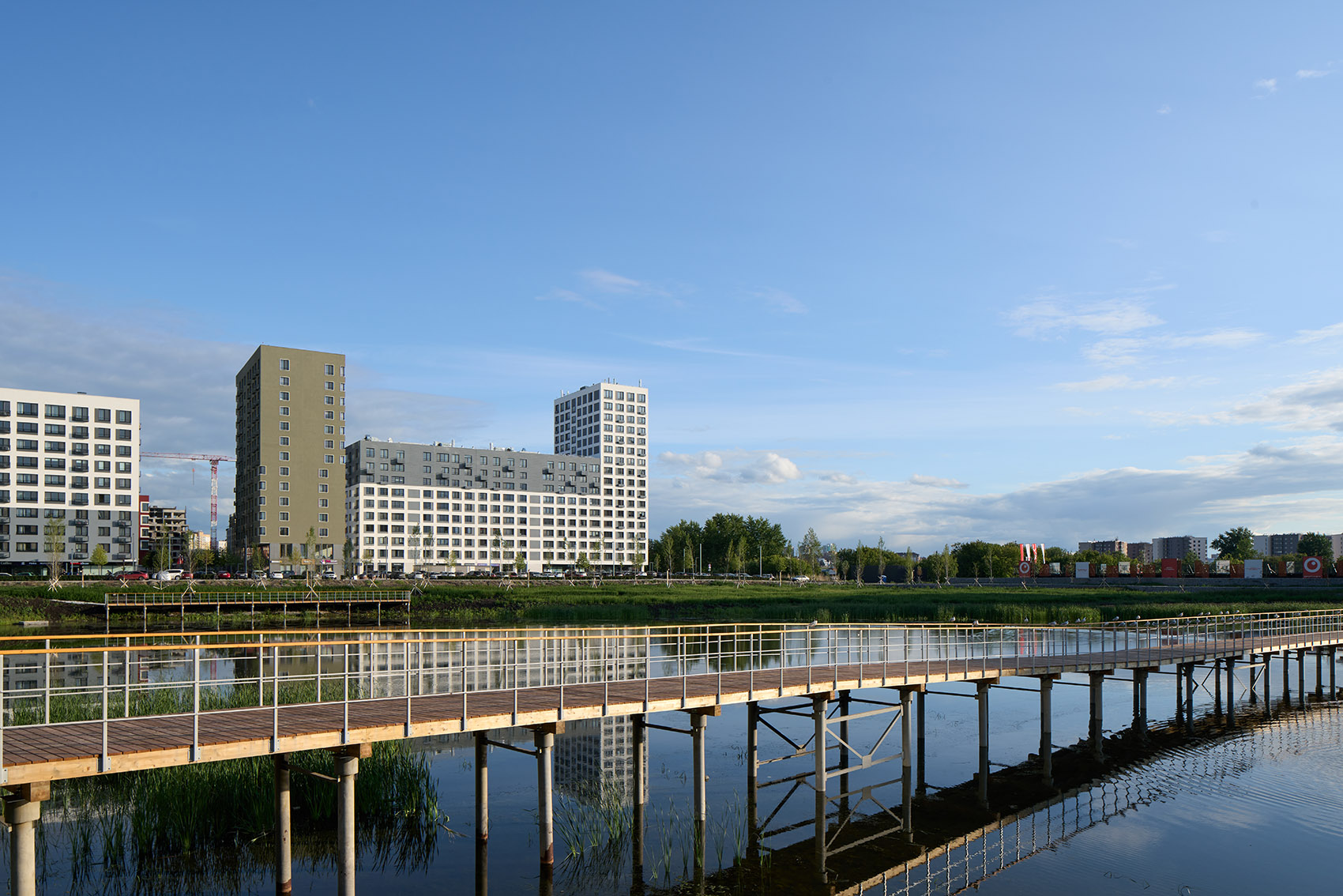 俄罗斯住宅区的雨水花园丨Brusnika-12