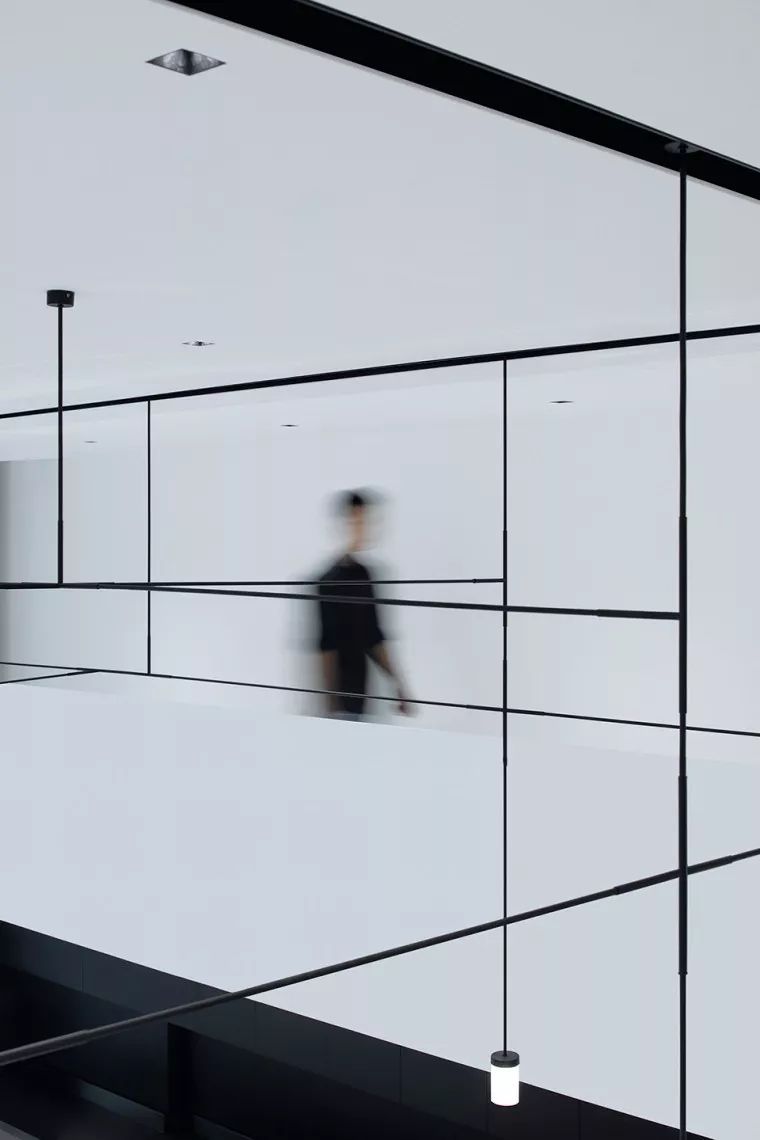 福州时间甜品店 | 极简黑白空间，美食与自然的和谐共处-33