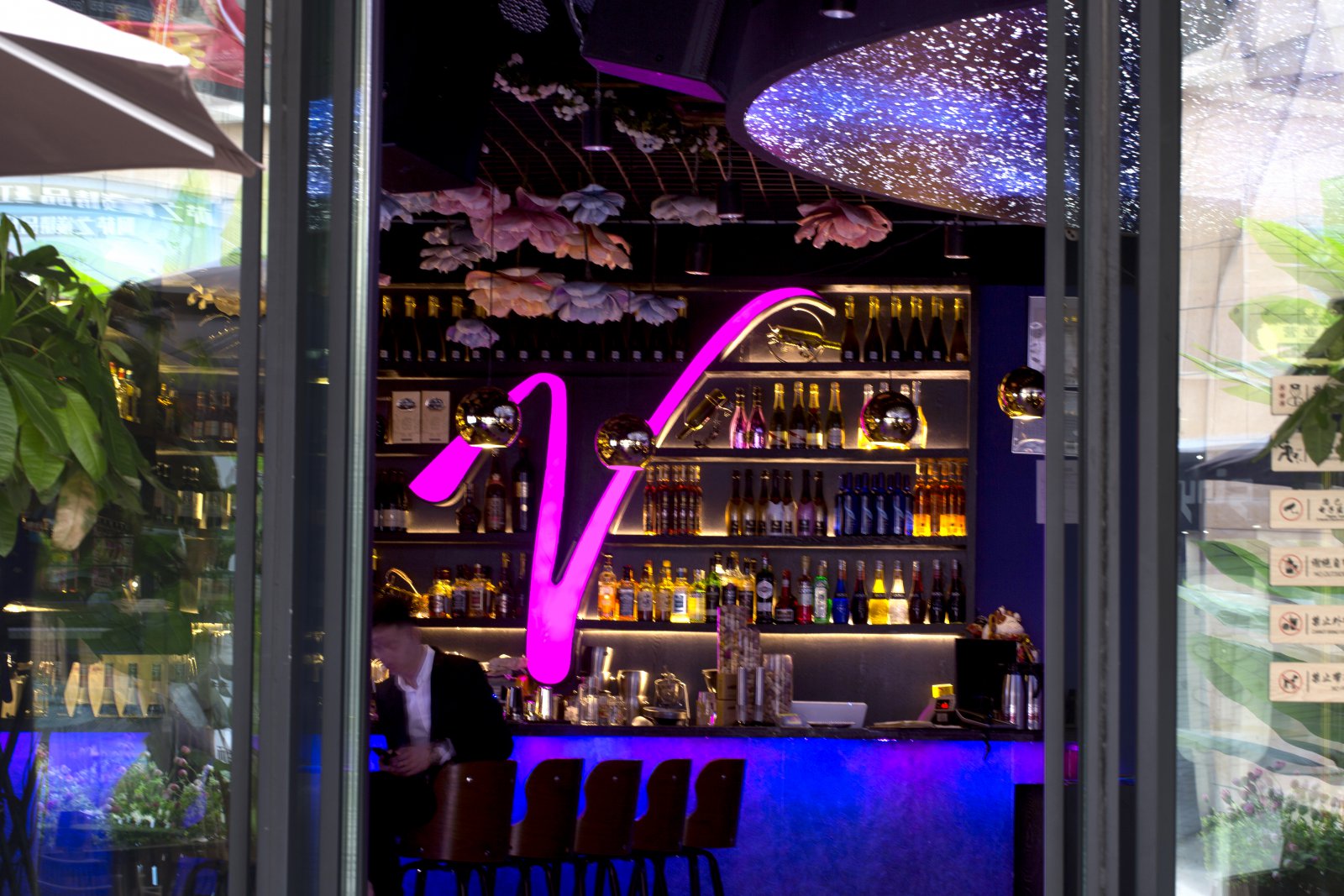 太原斑斓空间打造浪漫轻奢星空酒吧-11