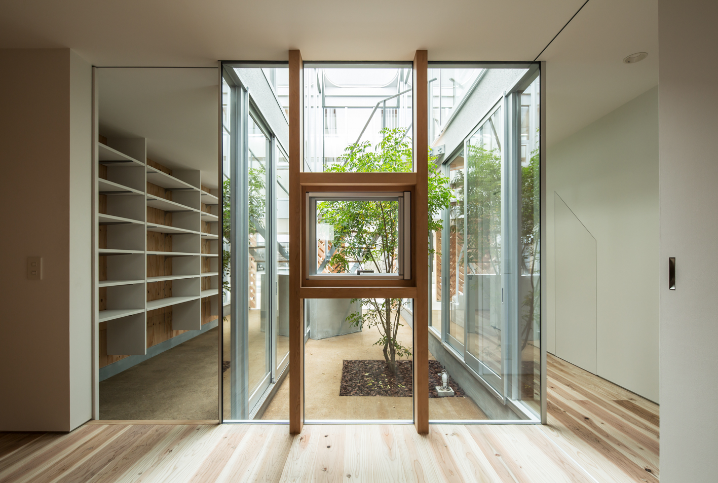 双屋共生,绿意盎然的家庭住宅-17