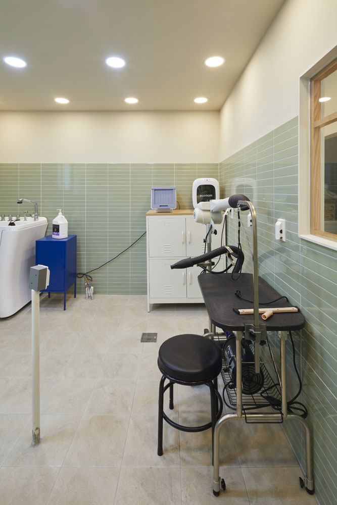 简约清新宠物美容室设计-10