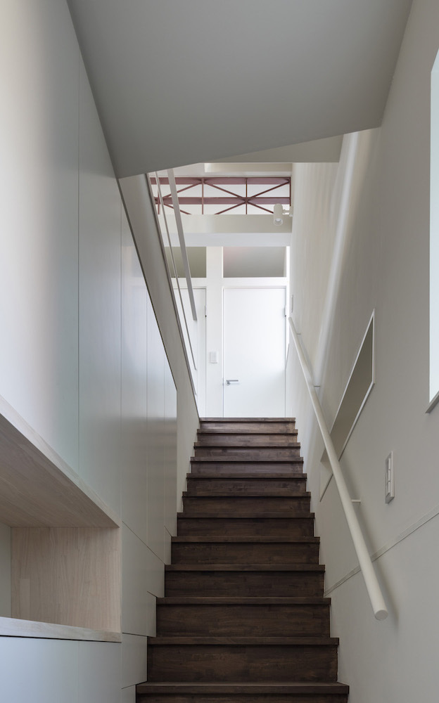 Remodeled House to get an Interior Full of Light and Open Spaces-10