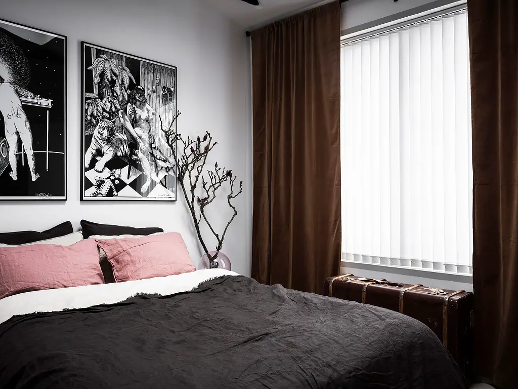 瑞典百年老屋中的温馨卧室设计-14