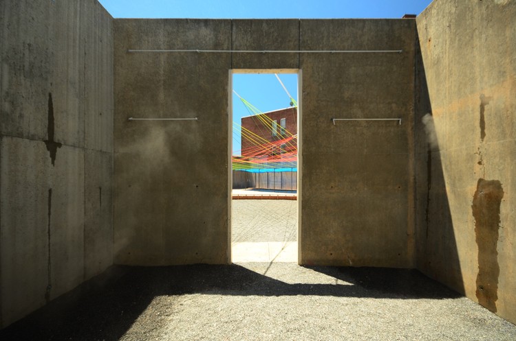 临时编织庭院·纽约 PS1 的彩色绳索云-28