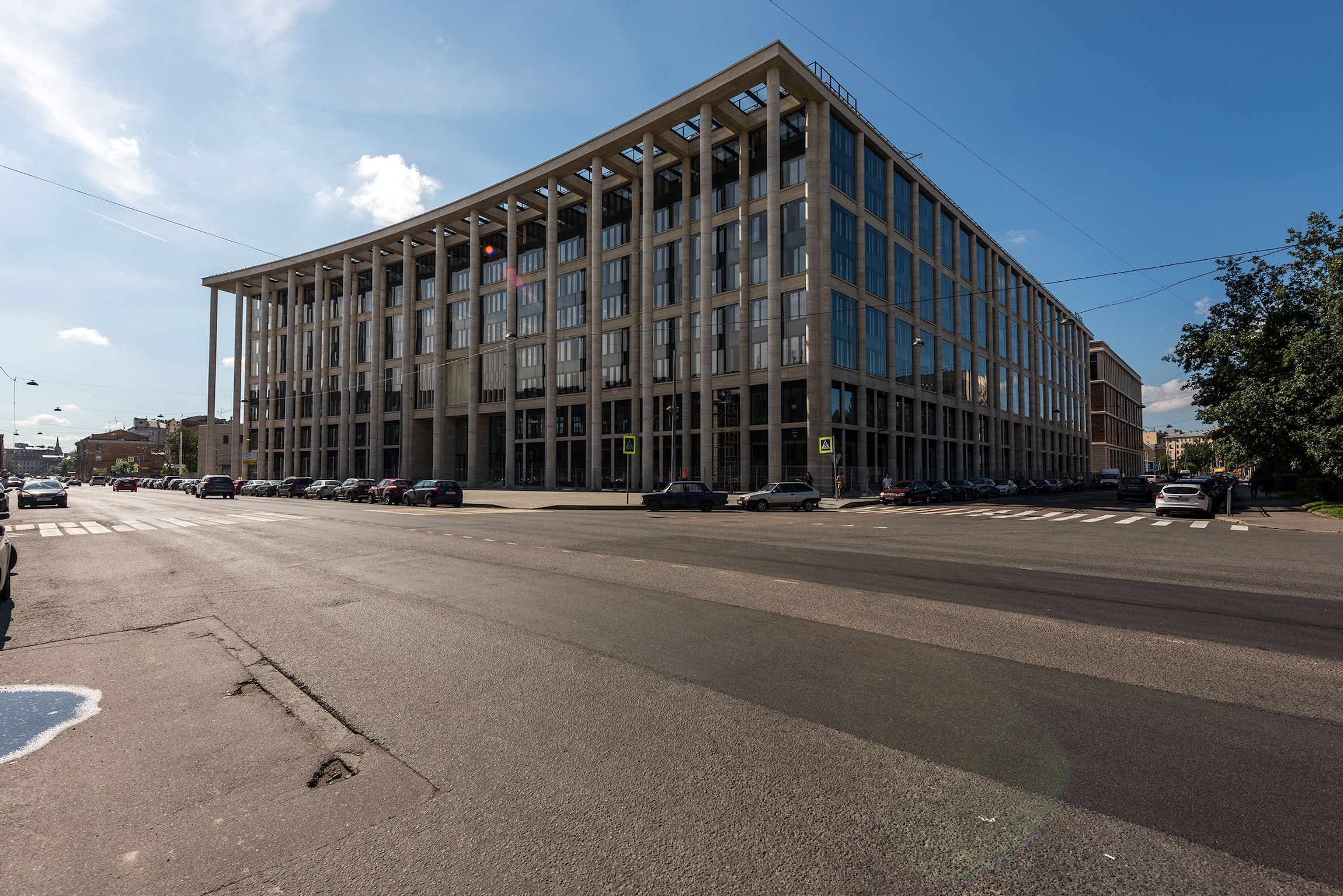 Àäìèíèñòðàòèâíûé è îáùåñòâåííî-äåëîâîé êîìïëåêñ «Íåâñêàÿ ðàòóøà»-52