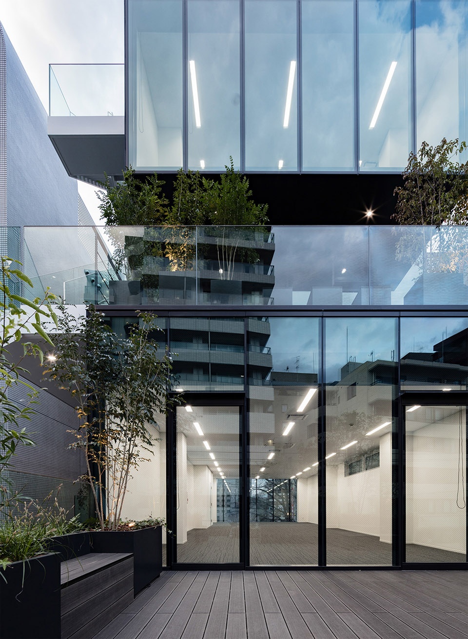 东京 ESCALIER 五番町办公楼 | 绿色阳台与城市景观相融-35