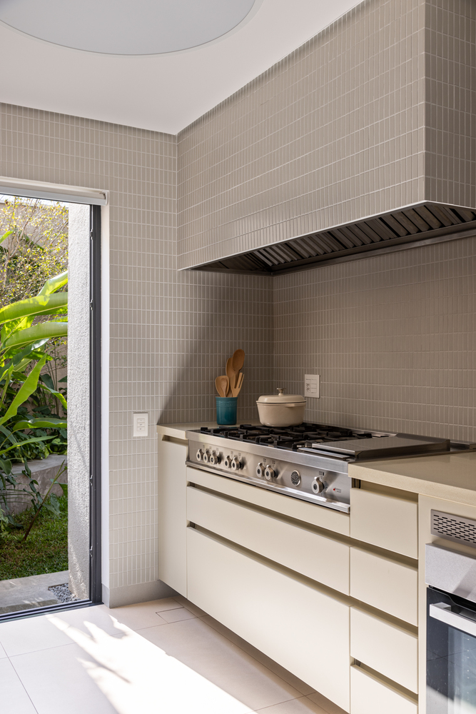 巴西圣保罗金属网格连接两座住宅设计丨TODOS Arquitetura-44