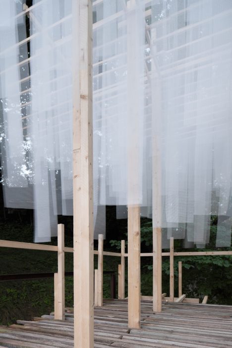 学生在拉脱维亚前啤酒厂建造带“云”顶的脚手架状亭子丨拉脱维亚采西斯丨里加工业大学暑期学校学生与Mailītis AIIM建筑师-5