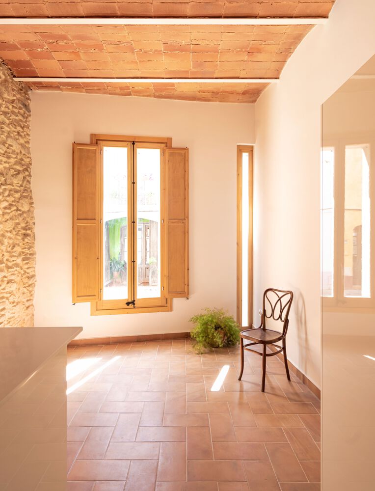 西班牙 Sant Esteve de Palautordera 老舞厅改造公寓楼-33