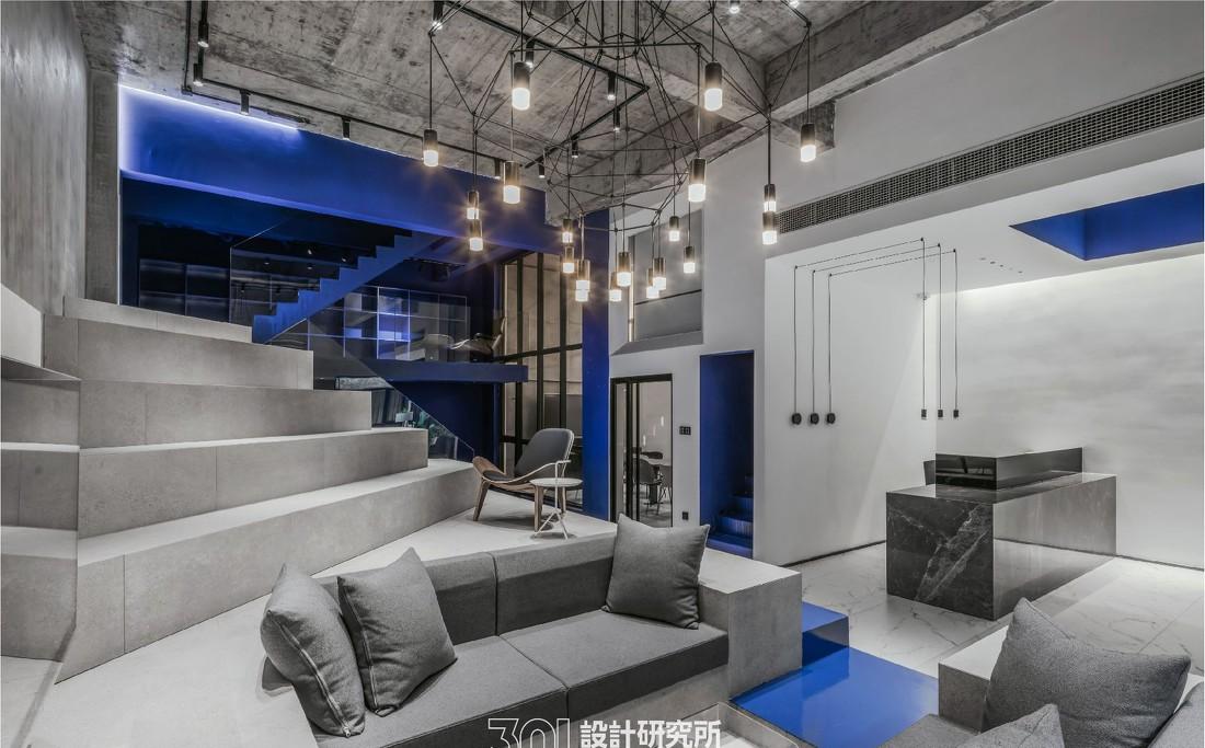 极简工业风办公室设计，打造高效与舒适空间-4