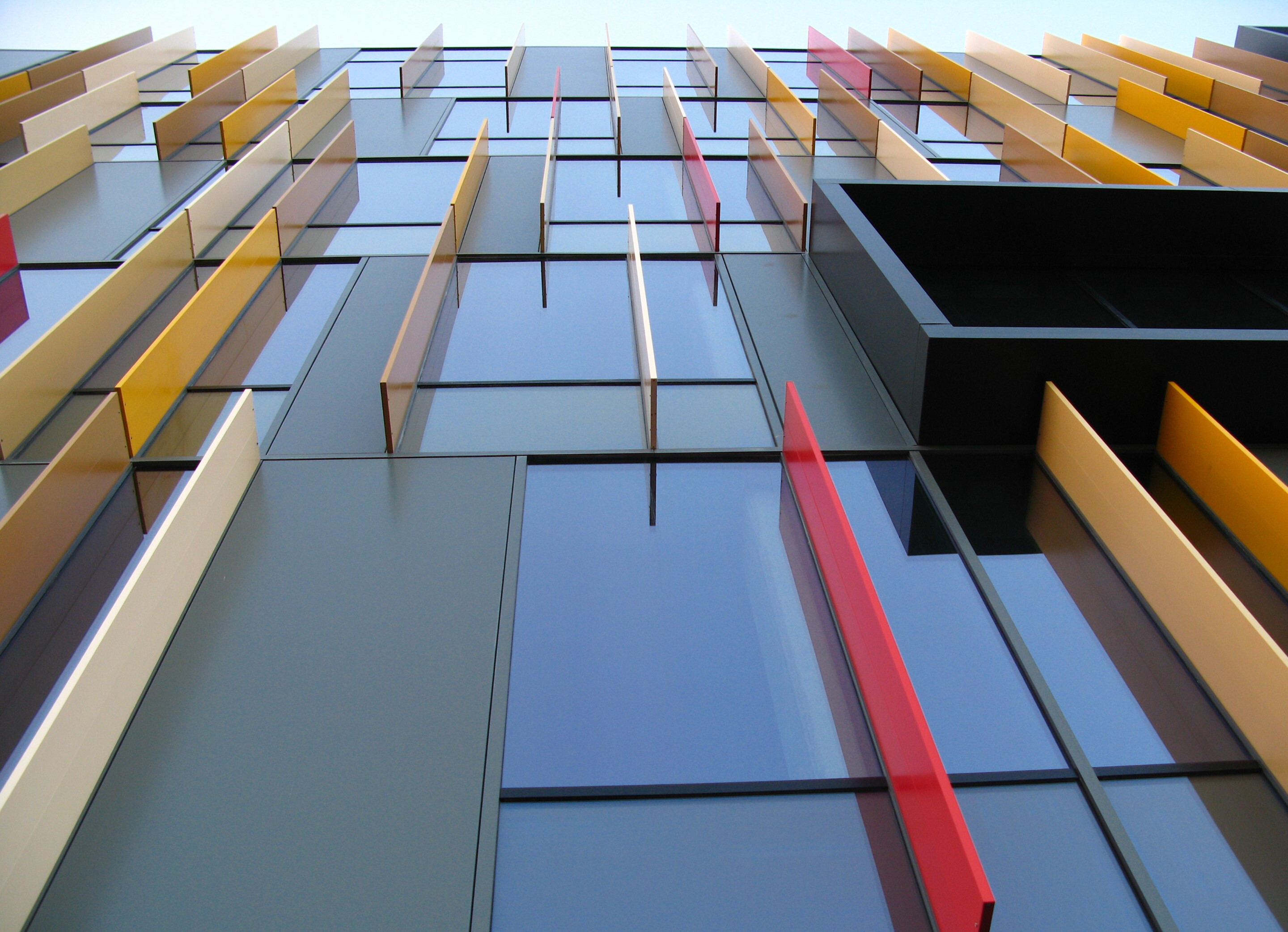 比利时 Aalst 邮局遗址改造,现代办公建筑融入历史工业遗迹-8