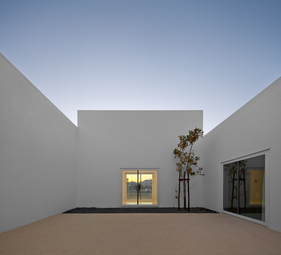 Aires Mateus 打造独特校园空间-62