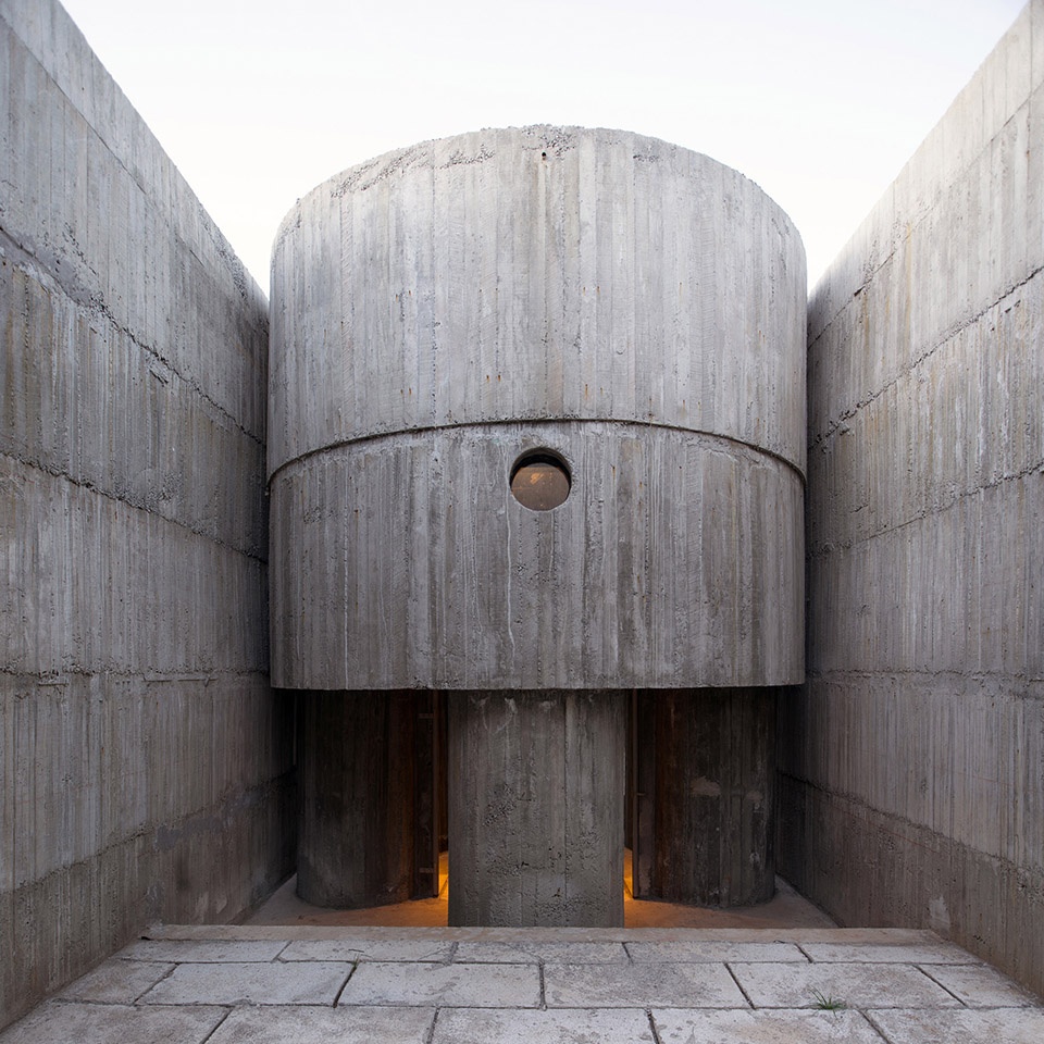 Luna 住宅 | 智利山脉下的几何庭院群 / Pezo von Ellrichshausen-28