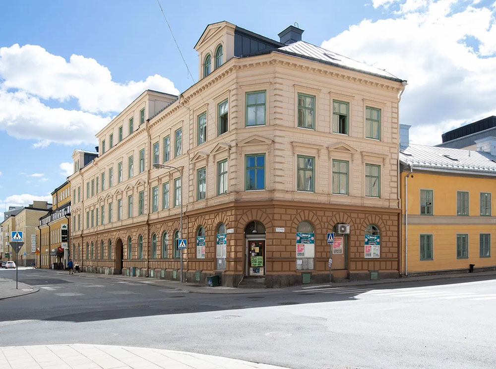 瑞典优雅公寓设计，浪漫倾斜屋顶与现代装饰的完美融合-33