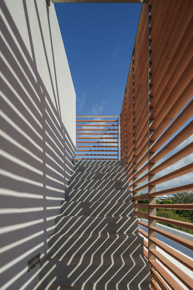 迈阿密拉丁风格住宅，融入传统元素的现代设计-29