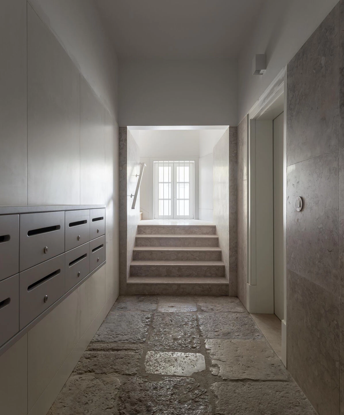 窗户的丨葡萄牙里斯本丨ATELIER CENTRAL Arquitectos-6