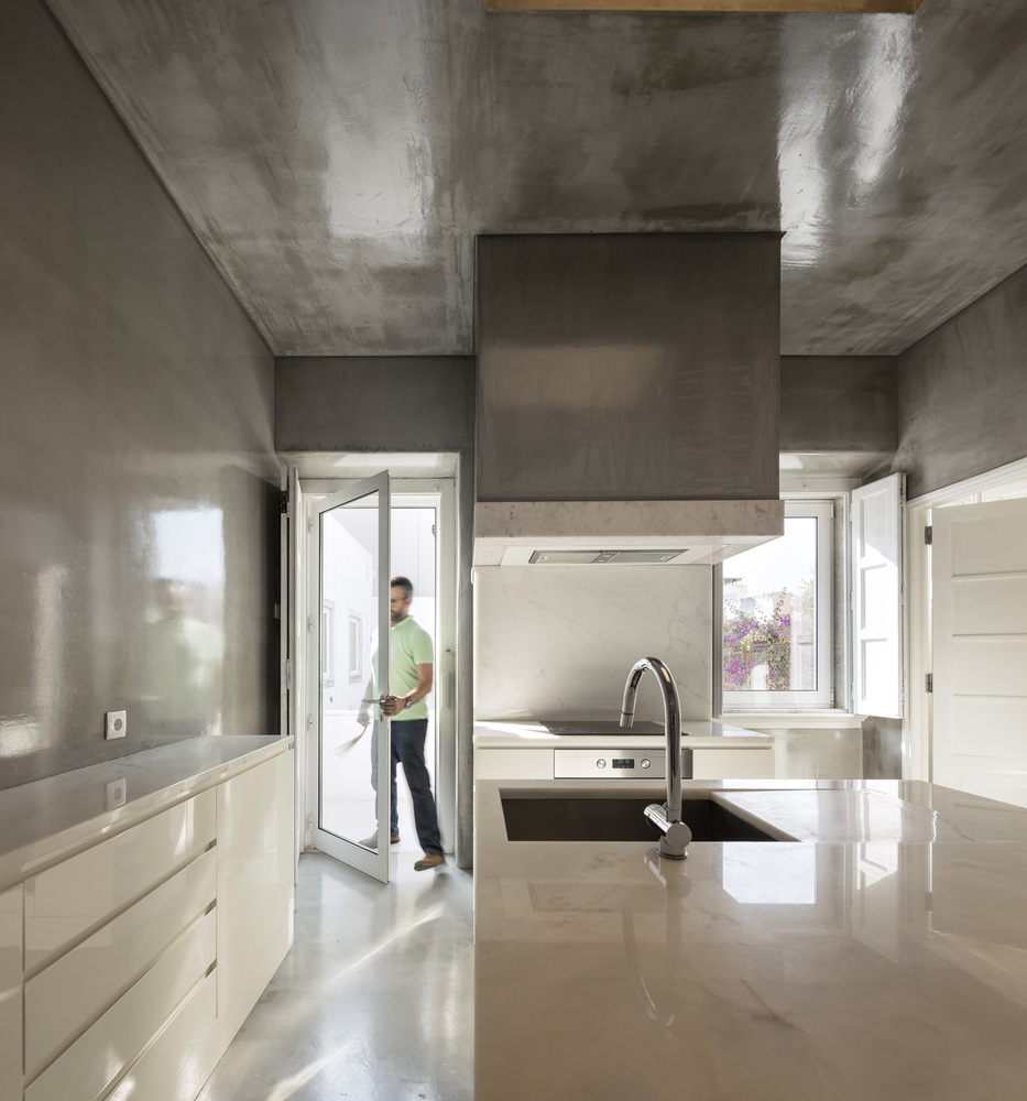 葡萄牙 Setúbal House 的现代改造丨João Tiago Aguiar Arquitectos-14